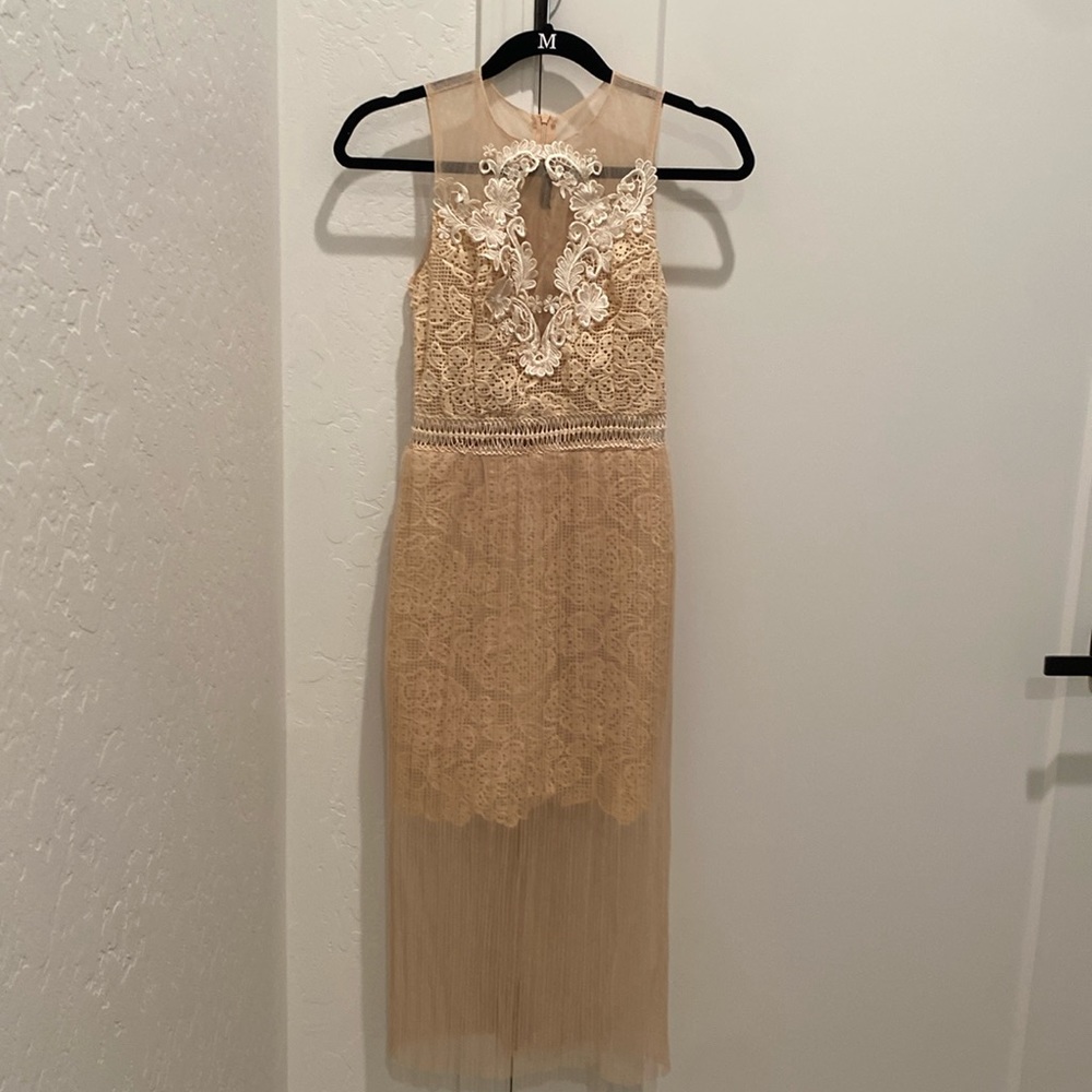 Vintage Elegant WomenCream/Beige Lace dress
Embroidered Evening Dress